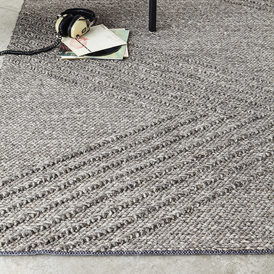Gus* Modern AVRO Charcoal 5 x 8 rug