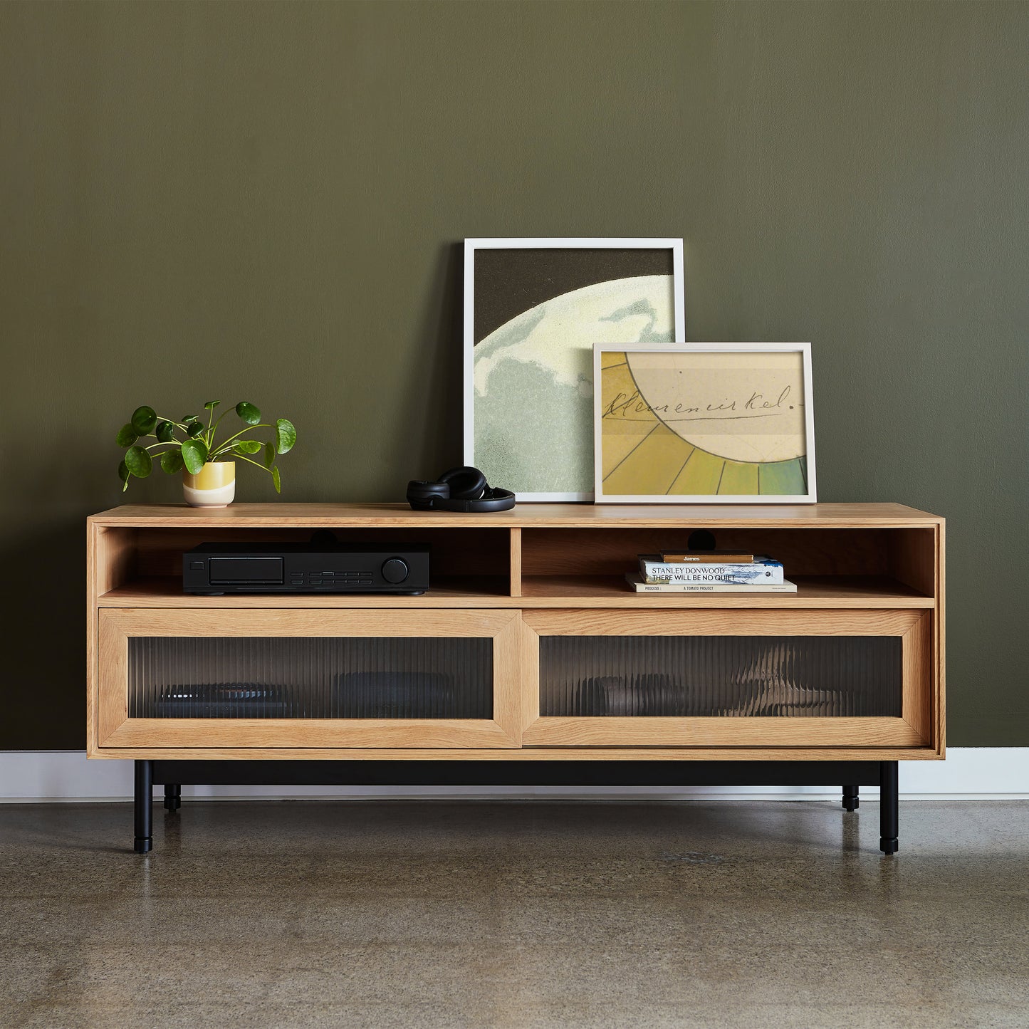 Gus* Modern MUNRO White Oak media stand