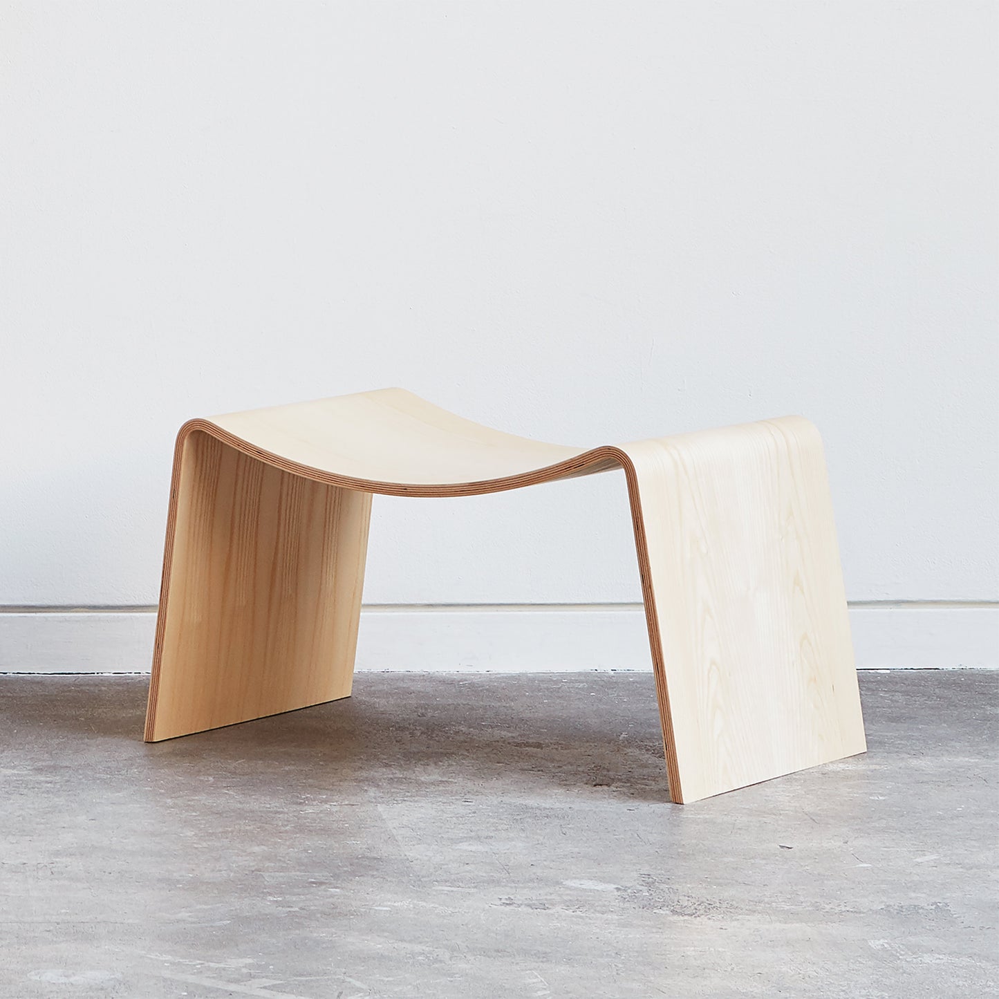 Gus* Modern WAVE Blonde Ash stool