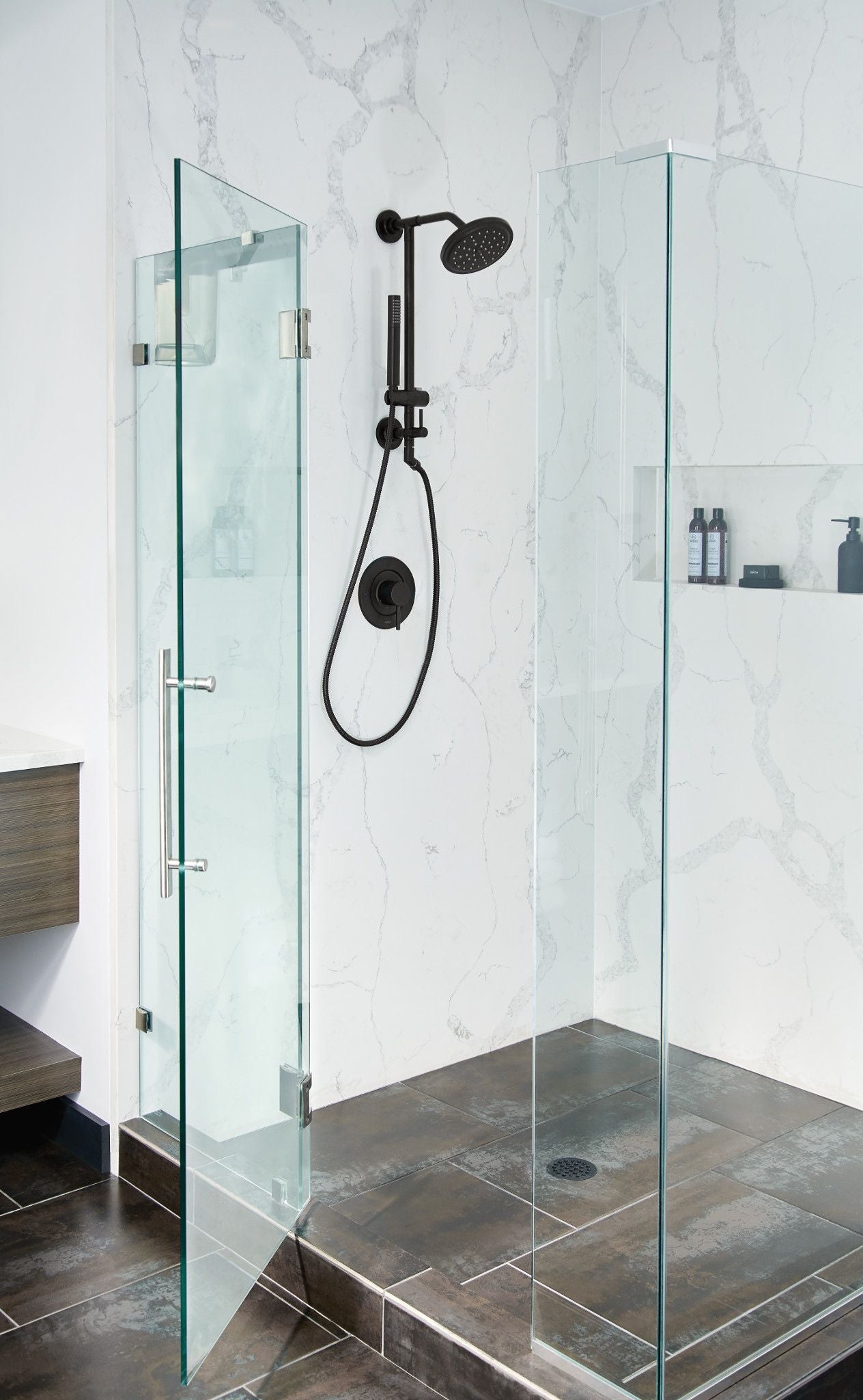 Moen ANNEX™ Chrome retrofit shower rail