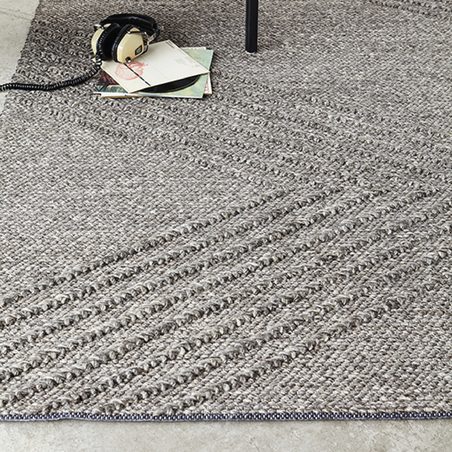 Gus* Modern AVRO Charcoal 5 x 8 rug